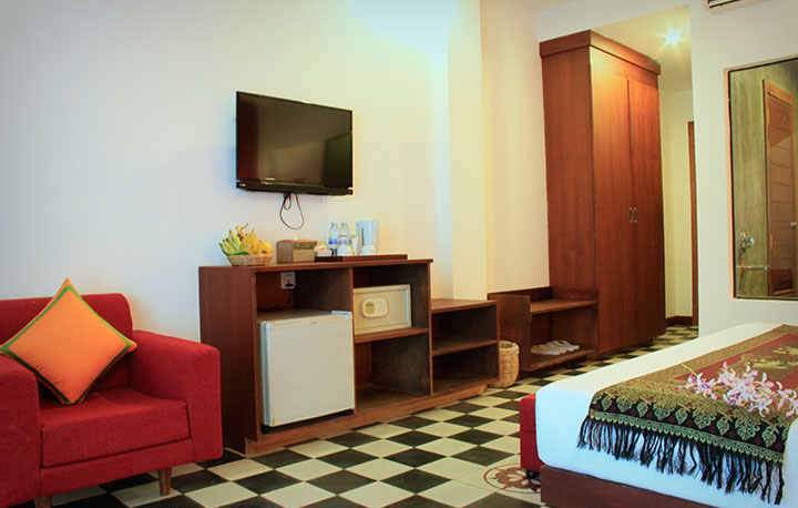 Deluxe-Double-Room-with-Balcony-02