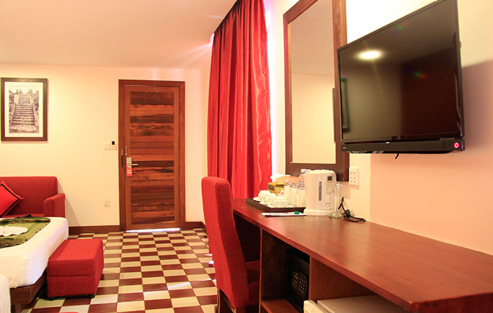Deluxe-Triple-Room-With-Balcony-04
