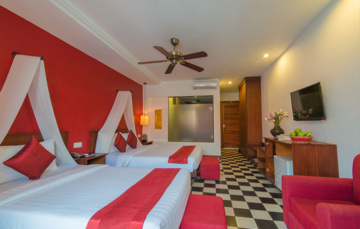 Deluxe-Twin-Room-with-Balcony-03